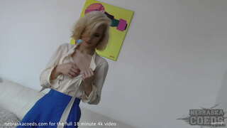 Pretty blonde kubekho inkqubela zinika ultra zinokuphathwa khulula tease engaqhelekanga injongo bottle insertion creative porn