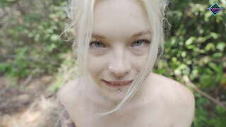 ���ொம்பு டீன் ஏமாற்றுகிறது பெரிய டிக் காட்டில். Karneli Bandi