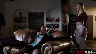 Babeh Jillian Janson knelt jeung sedot gedé dick jeung ngarasakeun hardcore pussy fucking sanggeus eta