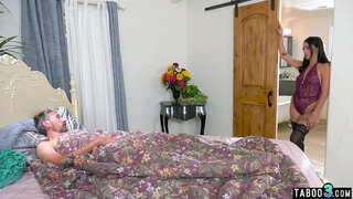 Ale Blier anal fickt seine skinny latina Stieftochter