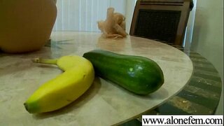 Slatka teen Amaterski Igrati S Фаллоимитаторами video-14