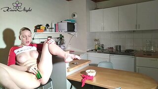 Hot Babe Masturbar Garrafa De Água, O Intenso Orgasmo Hot Babe Masturbar Garrafa De Água, O Intenso Orgasmo