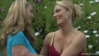 Peitos enormes lésbicas rampage